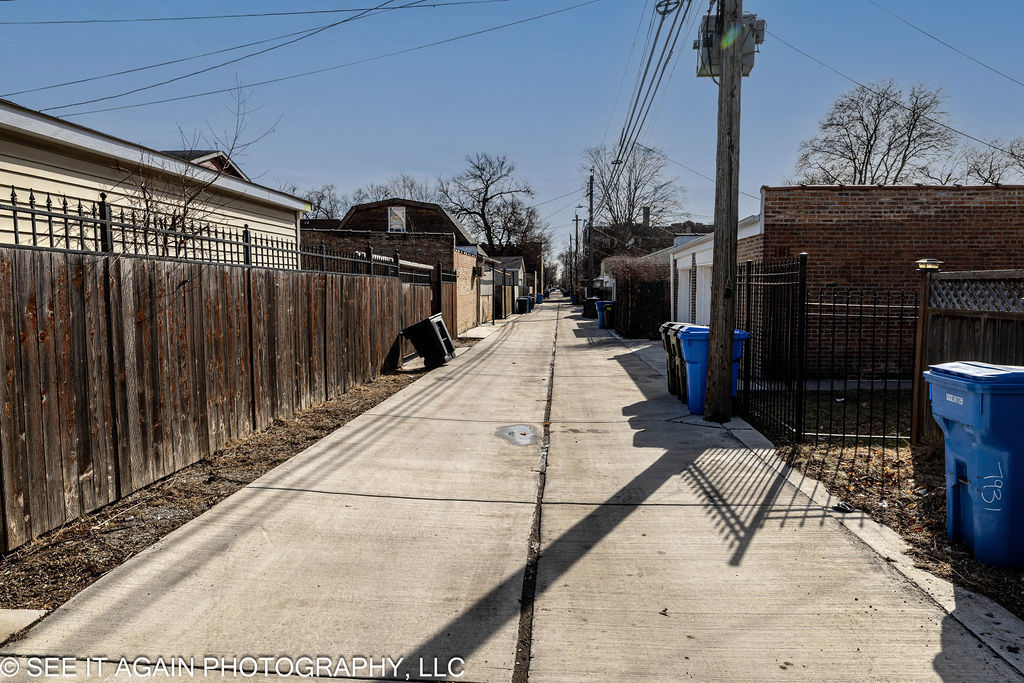 7930 S Luella Avenue, Chicago, IL 60617