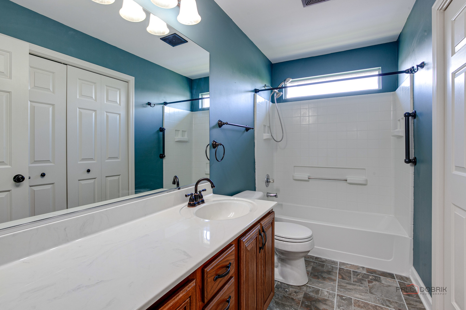 2208 SANCTUARY Court, Gurnee, IL 60031