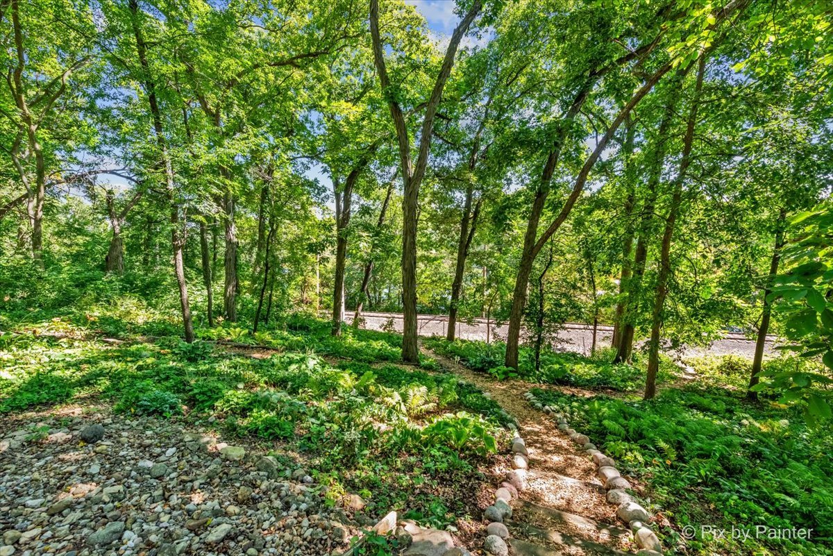 7N905 Woodcliff Drive, South Elgin, IL 60177