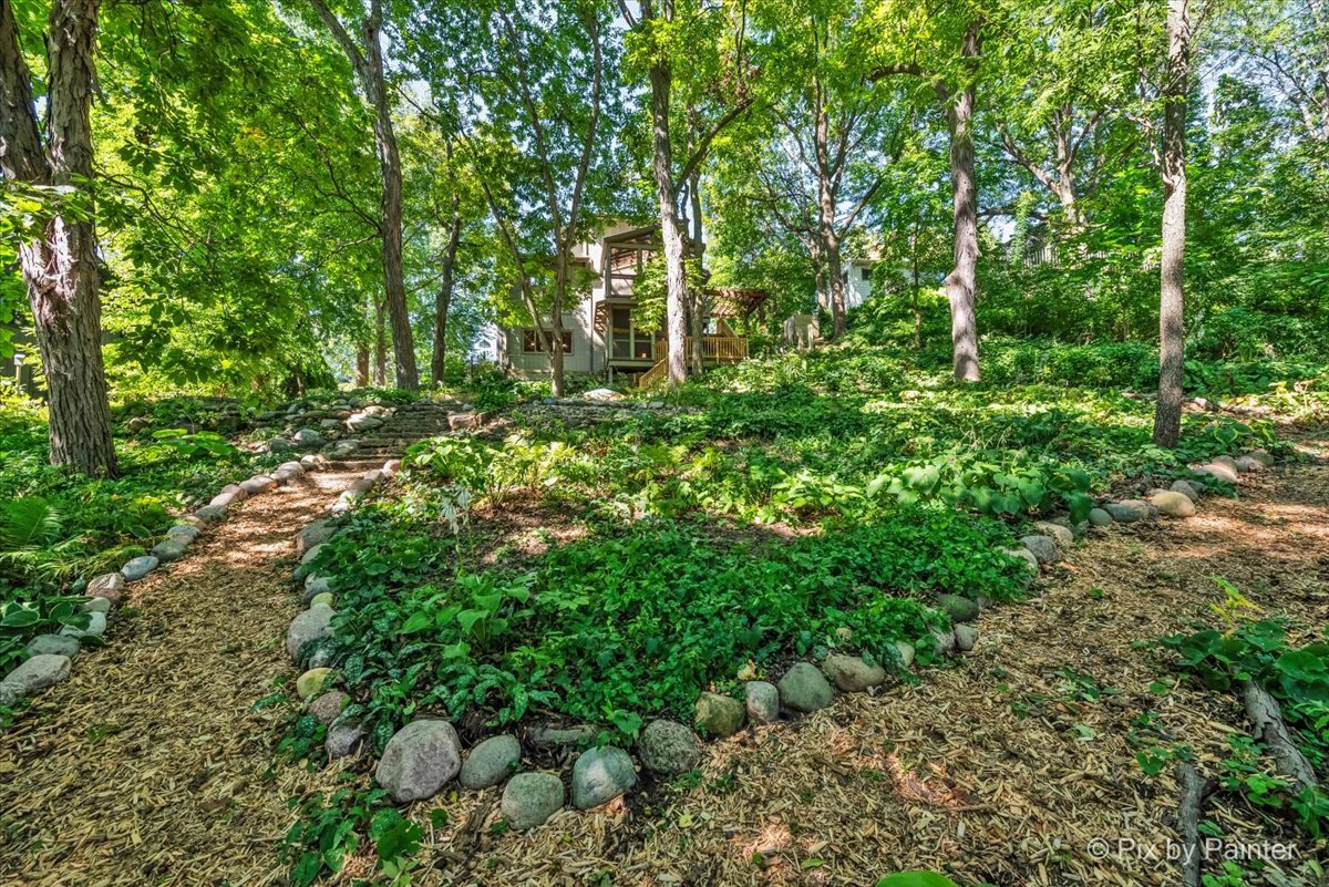 7N905 Woodcliff Drive, South Elgin, IL 60177