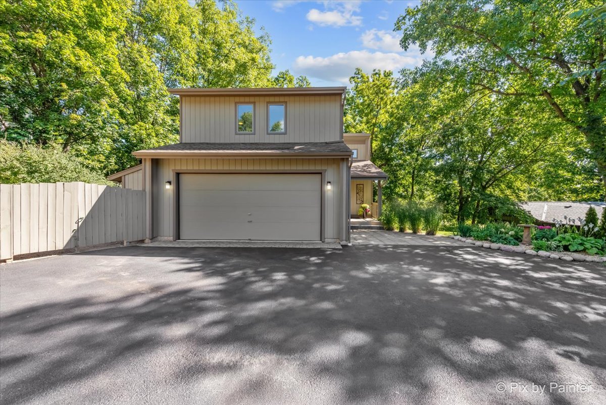 7N905 Woodcliff Drive, South Elgin, IL 60177