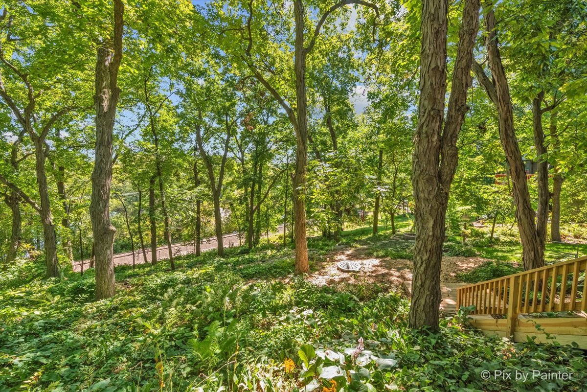 7N905 Woodcliff Drive, South Elgin, IL 60177