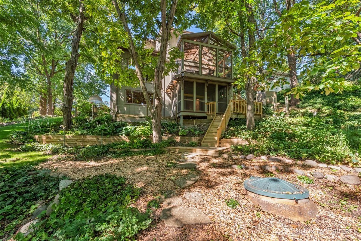 7N905 Woodcliff Drive, South Elgin, IL 60177