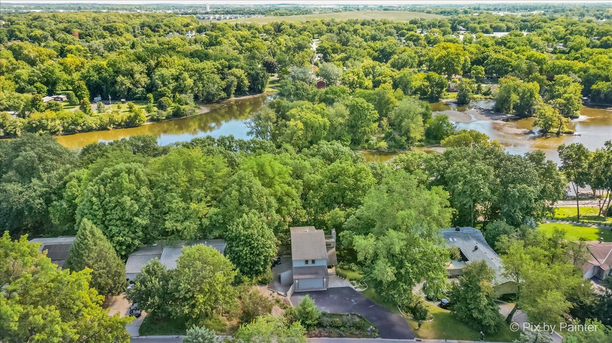7N905 Woodcliff Drive, South Elgin, IL 60177