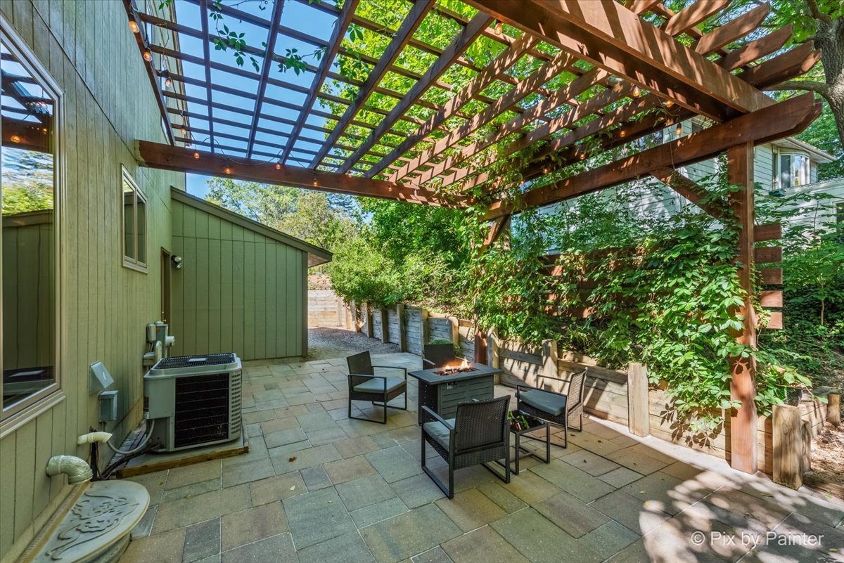 7N905 Woodcliff Drive, South Elgin, IL 60177