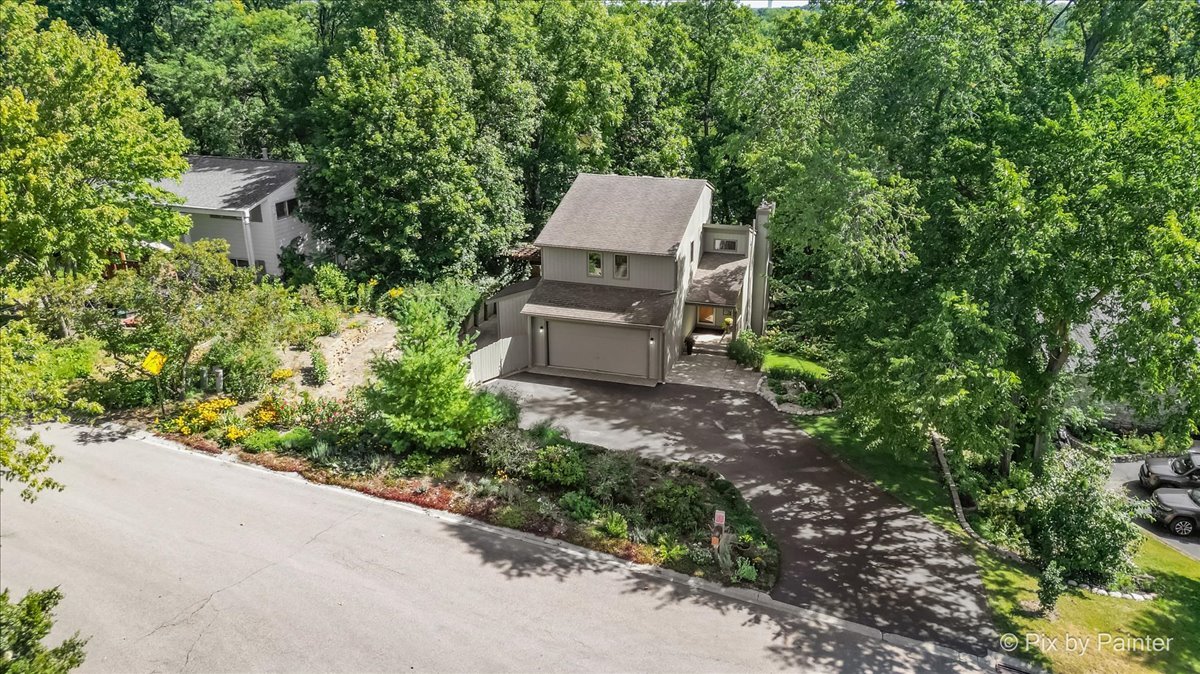 7N905 Woodcliff Drive, South Elgin, IL 60177