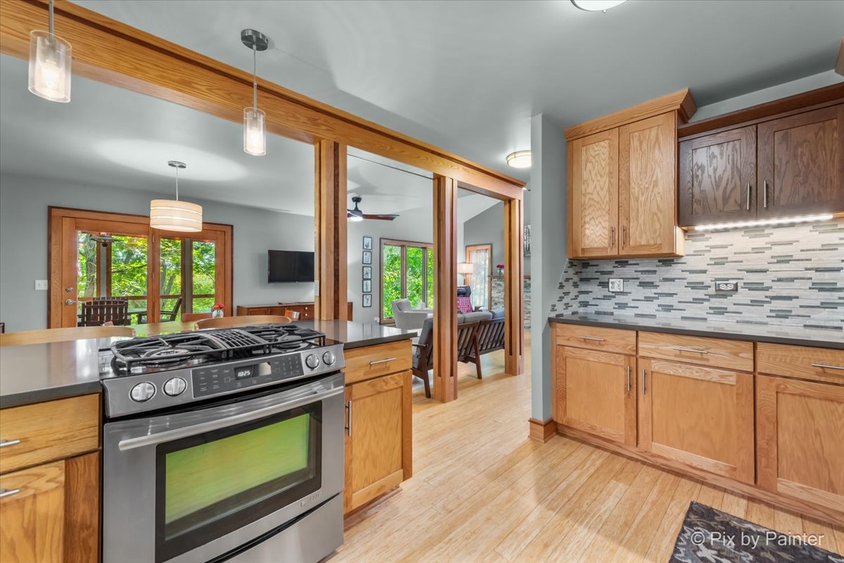 7N905 Woodcliff Drive, South Elgin, IL 60177