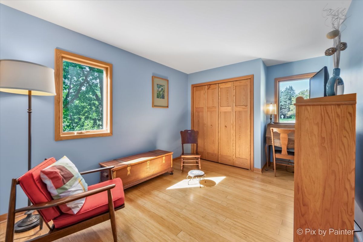 7N905 Woodcliff Drive, South Elgin, IL 60177