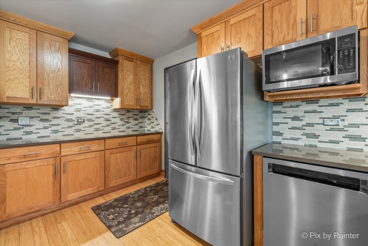7N905 Woodcliff Drive, South Elgin, IL 60177