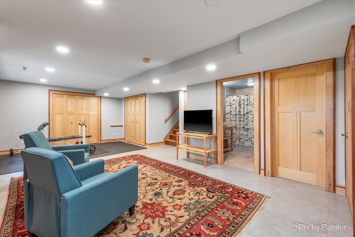 7N905 Woodcliff Drive, South Elgin, IL 60177
