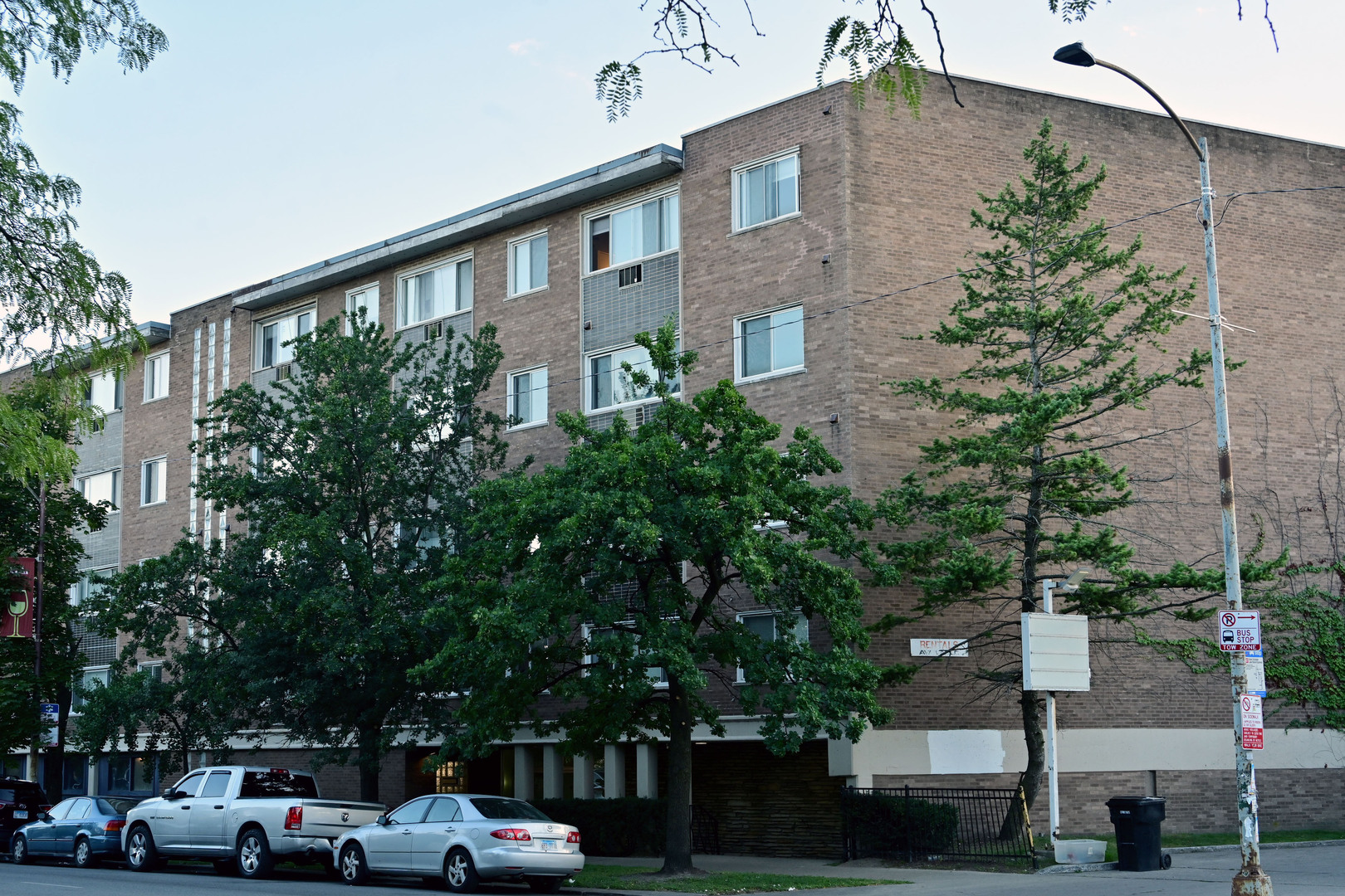 7120 N Sheridan Road #213, Chicago, IL 60626