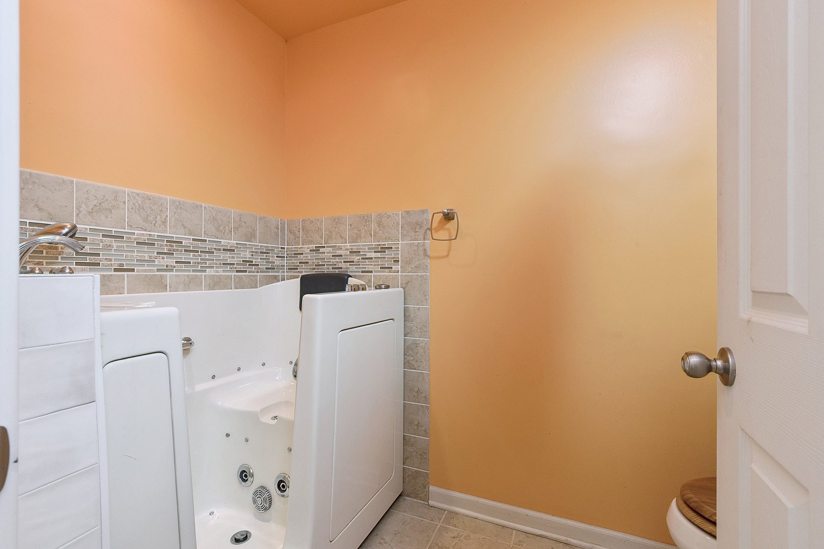 16W540 Lake Drive #9-104, Willowbrook, IL 60527