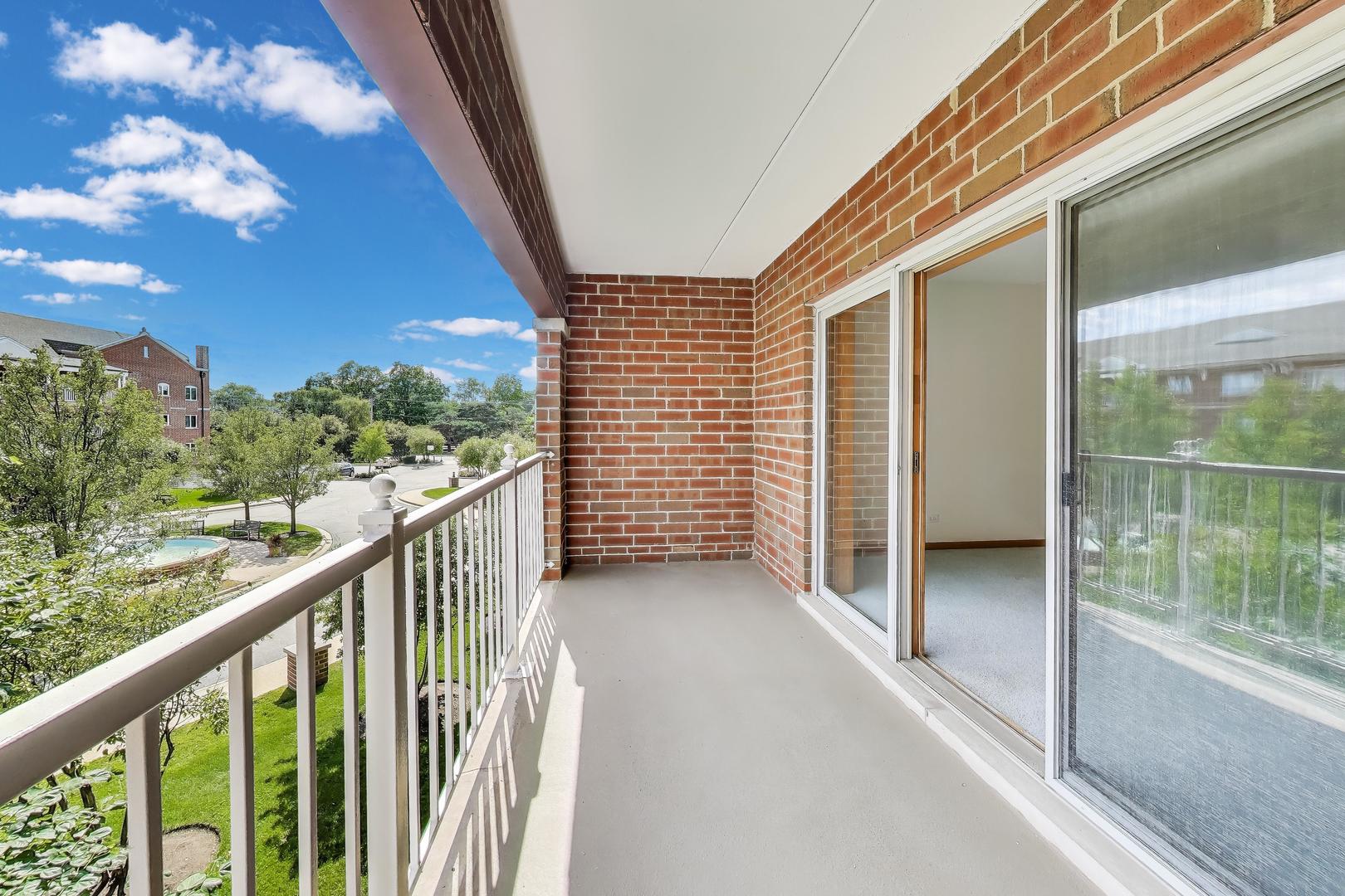 400 S Northwest Highway #312, Park Ridge, IL 60068