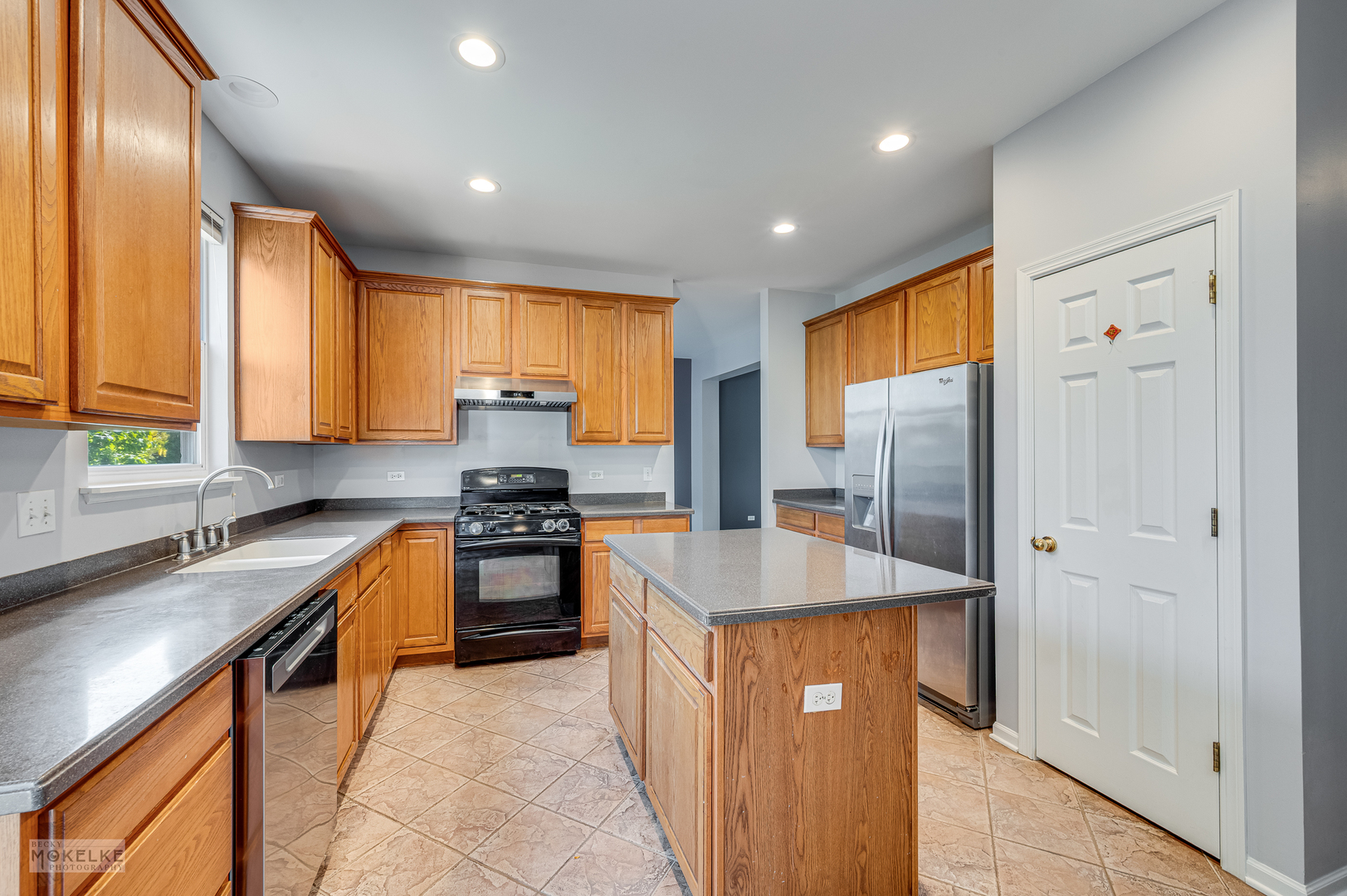 2524 Prairie Crossing Drive, Montgomery, IL 60538