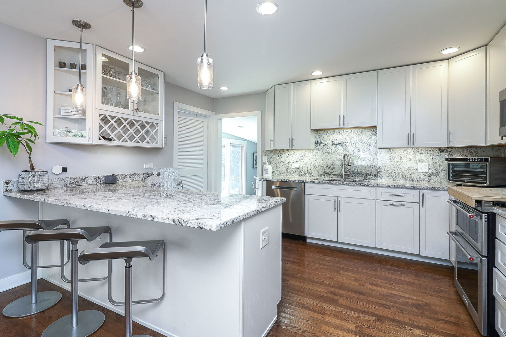 1212 Underwood Terrace, Wheaton, IL 60189