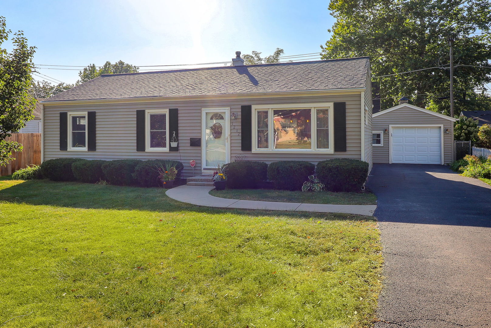 1212 Underwood Terrace, Wheaton, IL 60189