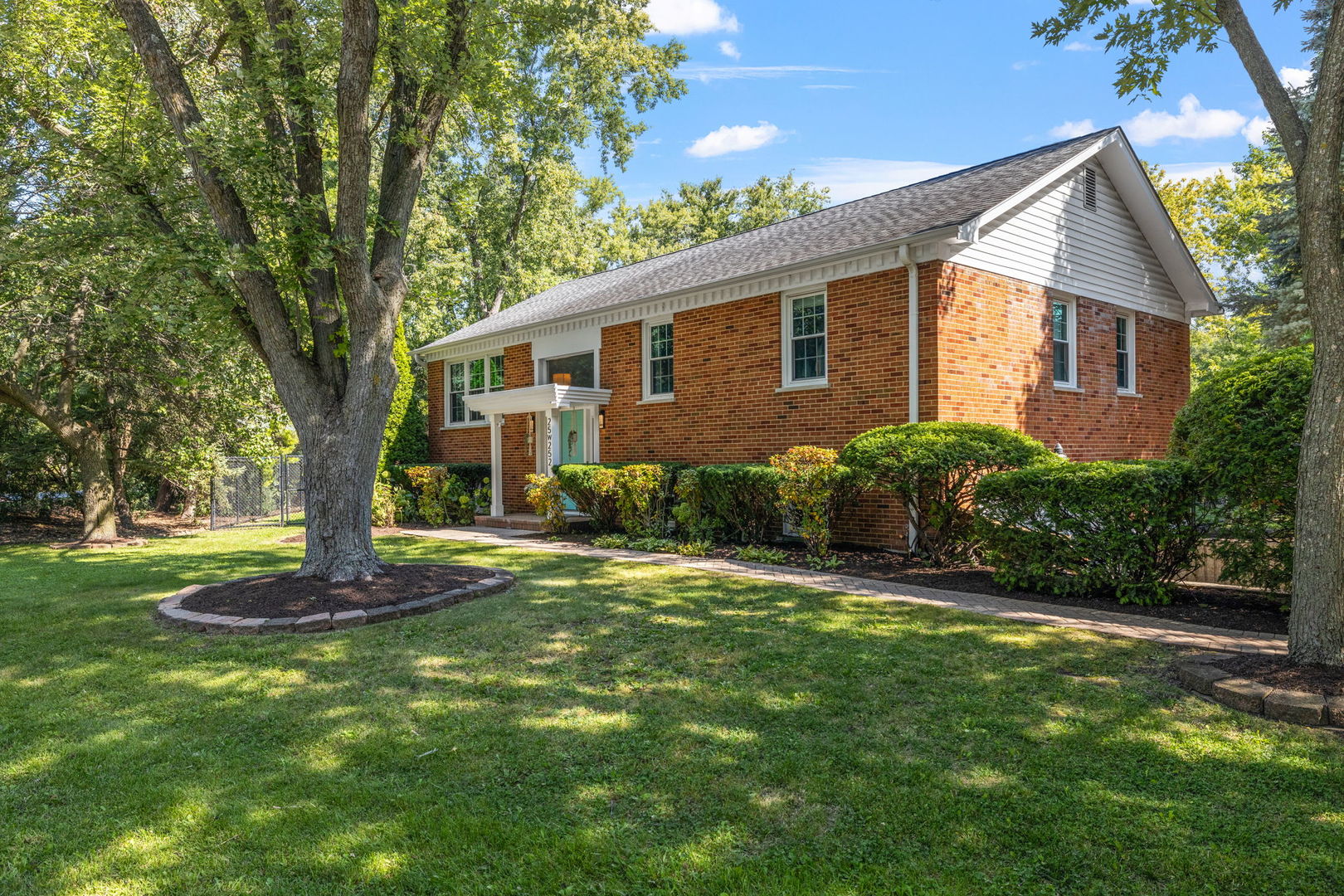 25W252 Lacey Avenue, Naperville, IL 60563