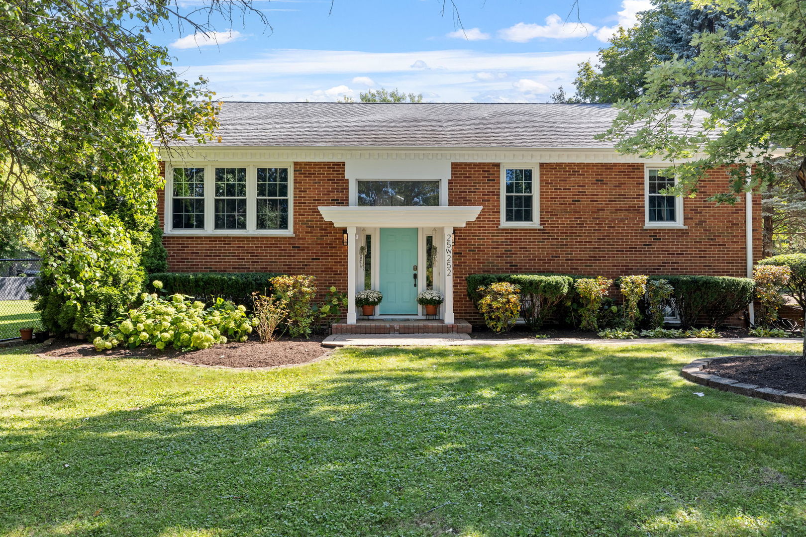25W252 Lacey Avenue, Naperville, IL 60563