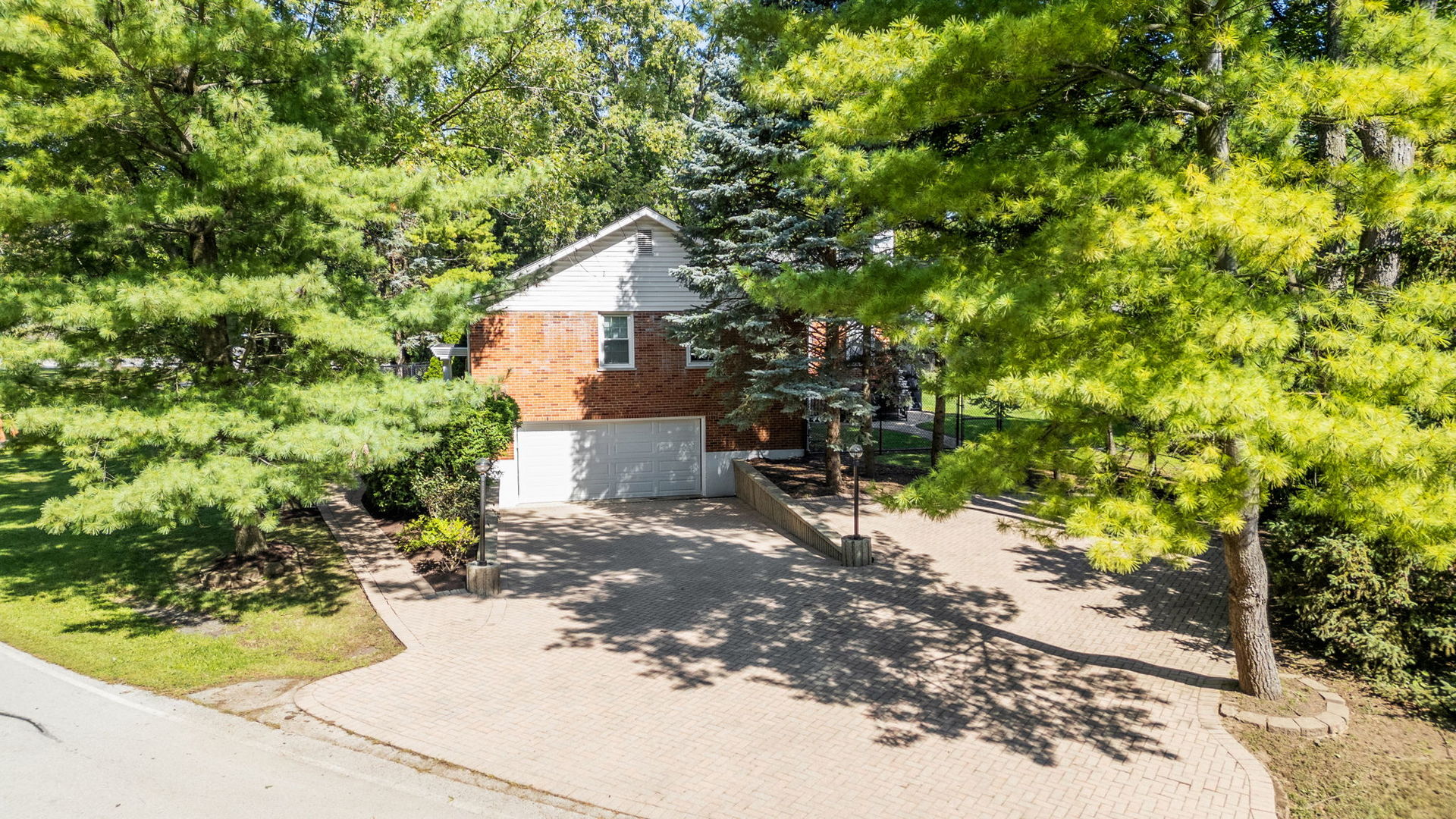 25W252 Lacey Avenue, Naperville, IL 60563