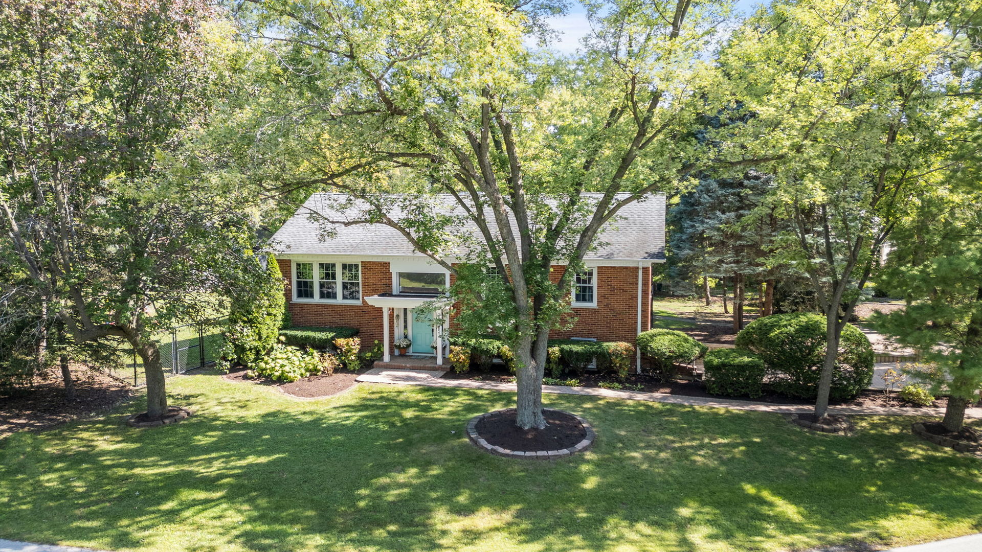 25W252 Lacey Avenue, Naperville, IL 60563
