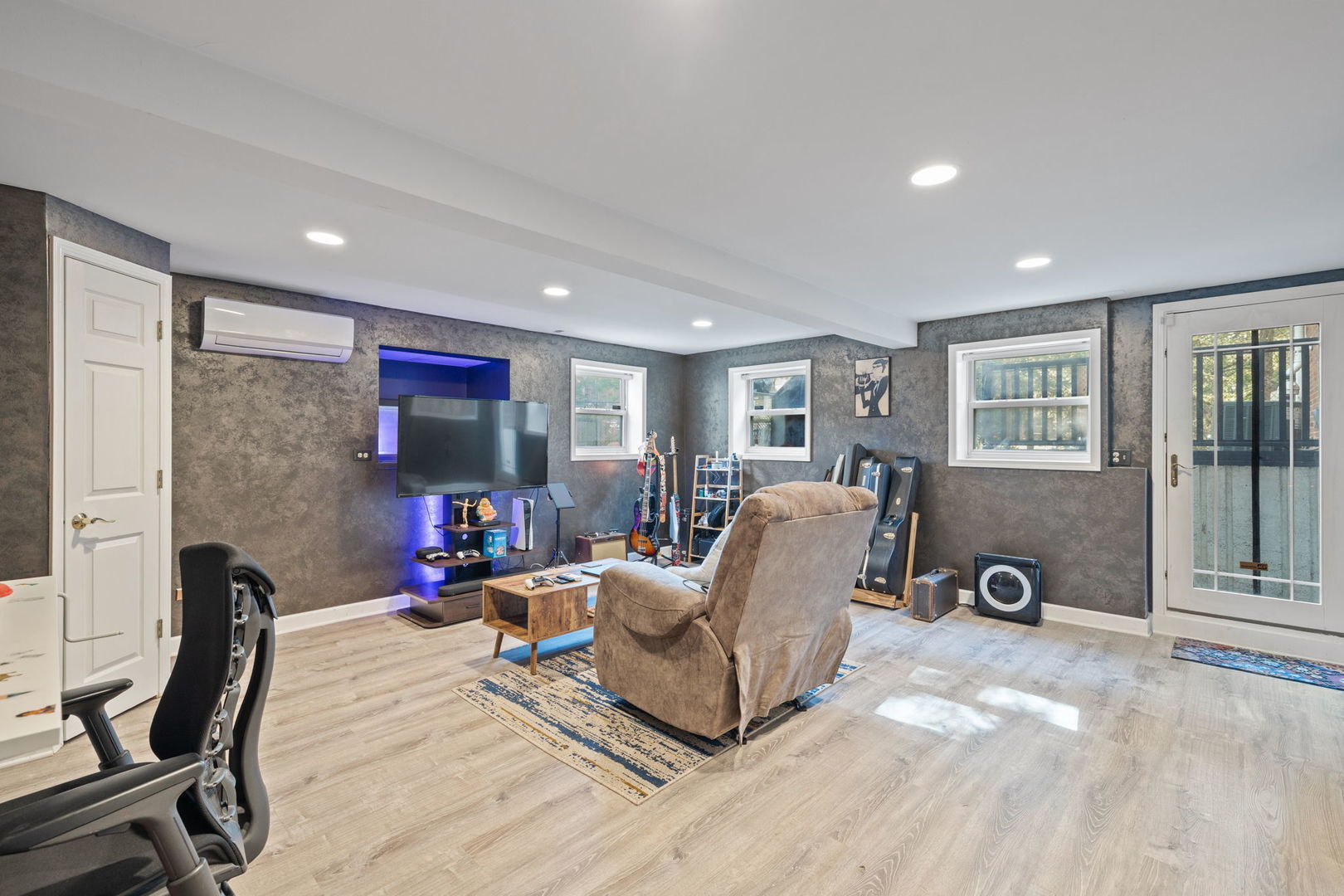 25W252 Lacey Avenue, Naperville, IL 60563