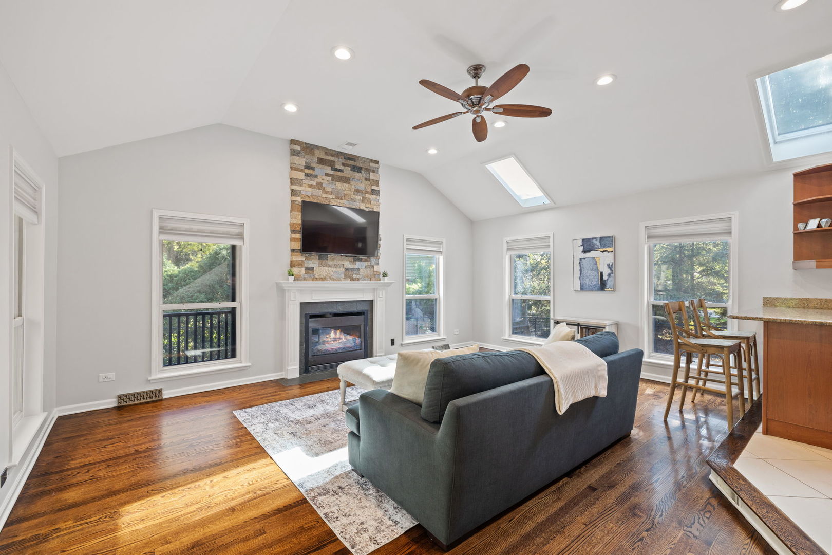 25W252 Lacey Avenue, Naperville, IL 60563