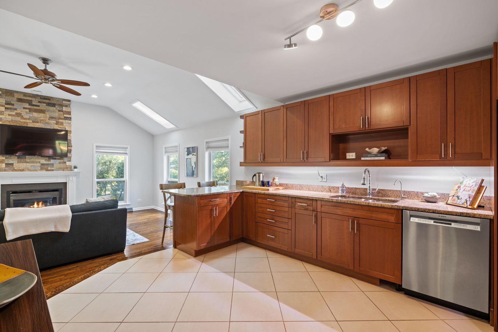 25W252 Lacey Avenue, Naperville, IL 60563