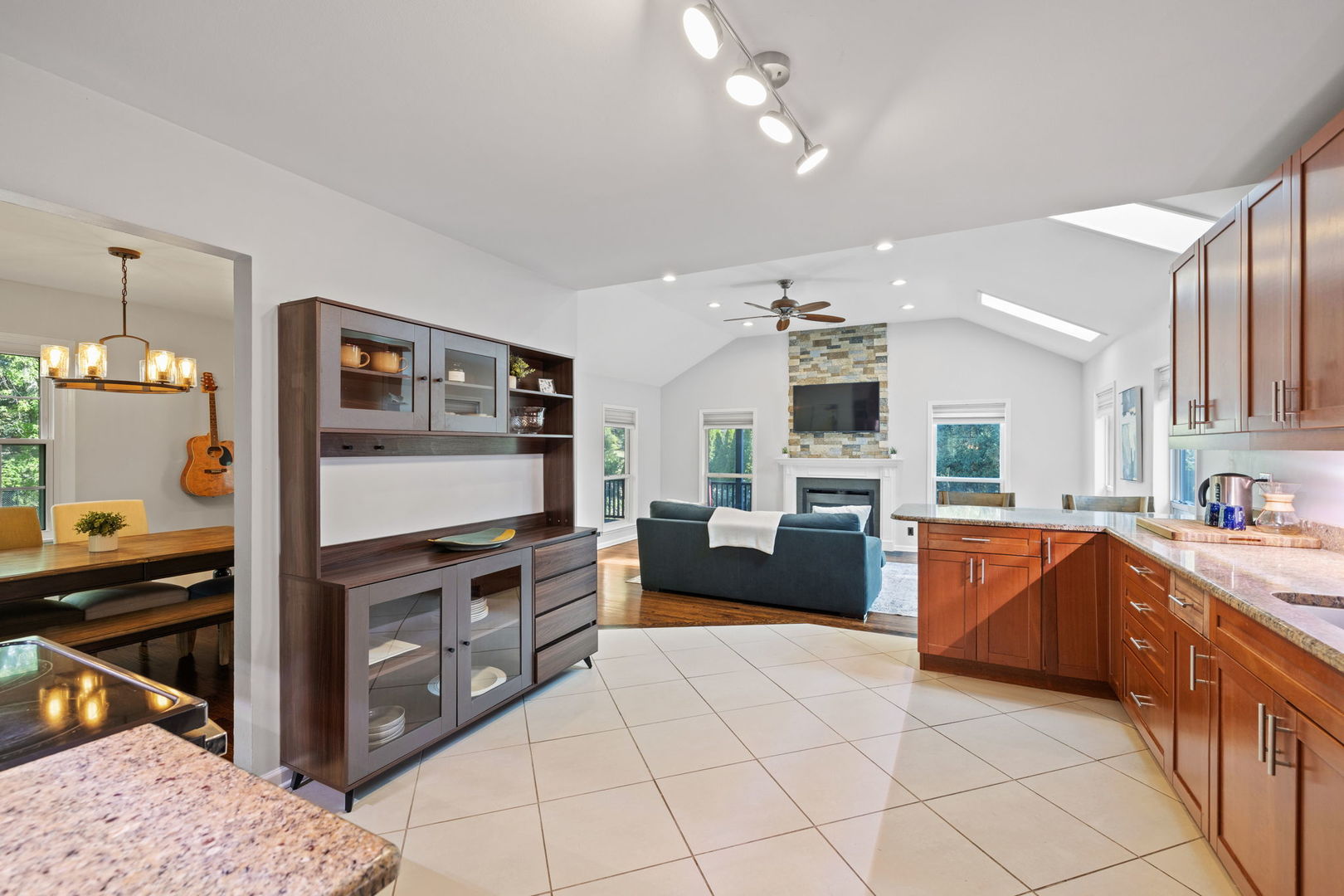 25W252 Lacey Avenue, Naperville, IL 60563