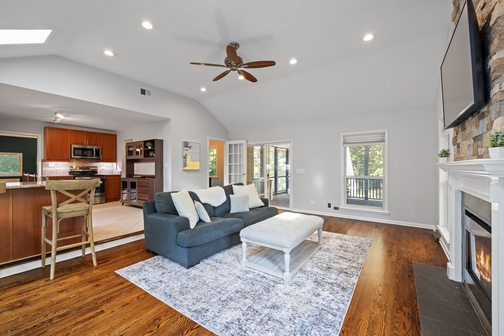 25W252 Lacey Avenue, Naperville, IL 60563