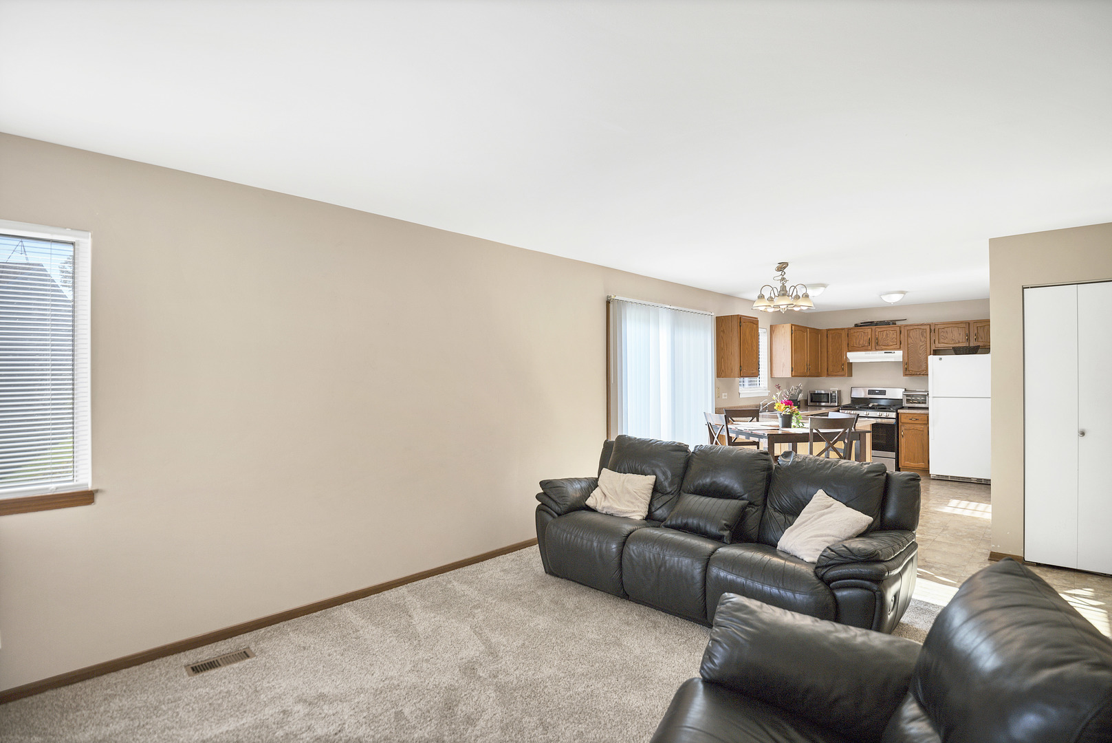 769 White Pine Circle, Lake In The Hills, IL 60156