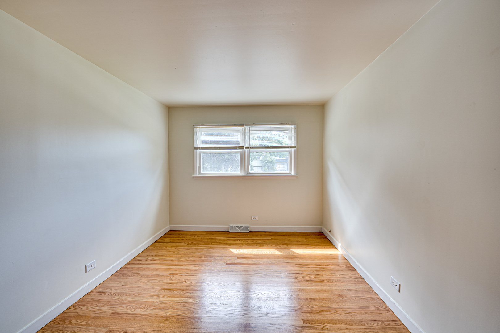 1015 Wilson Avenue, Wheaton, IL 60189