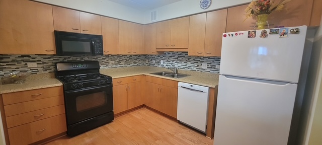 6815 N Milwaukee Avenue #604, Niles, IL 60714