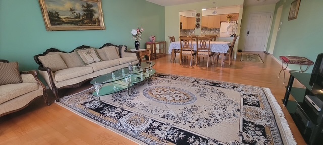 6815 N Milwaukee Avenue #604, Niles, IL 60714