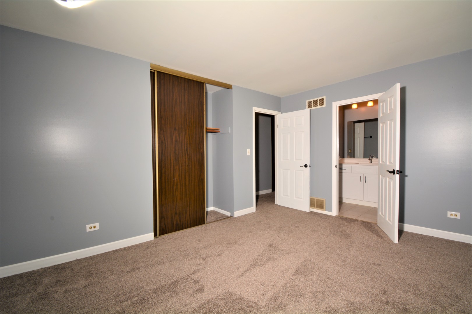 1126 Honeywood Drive, Westmont, IL 60559