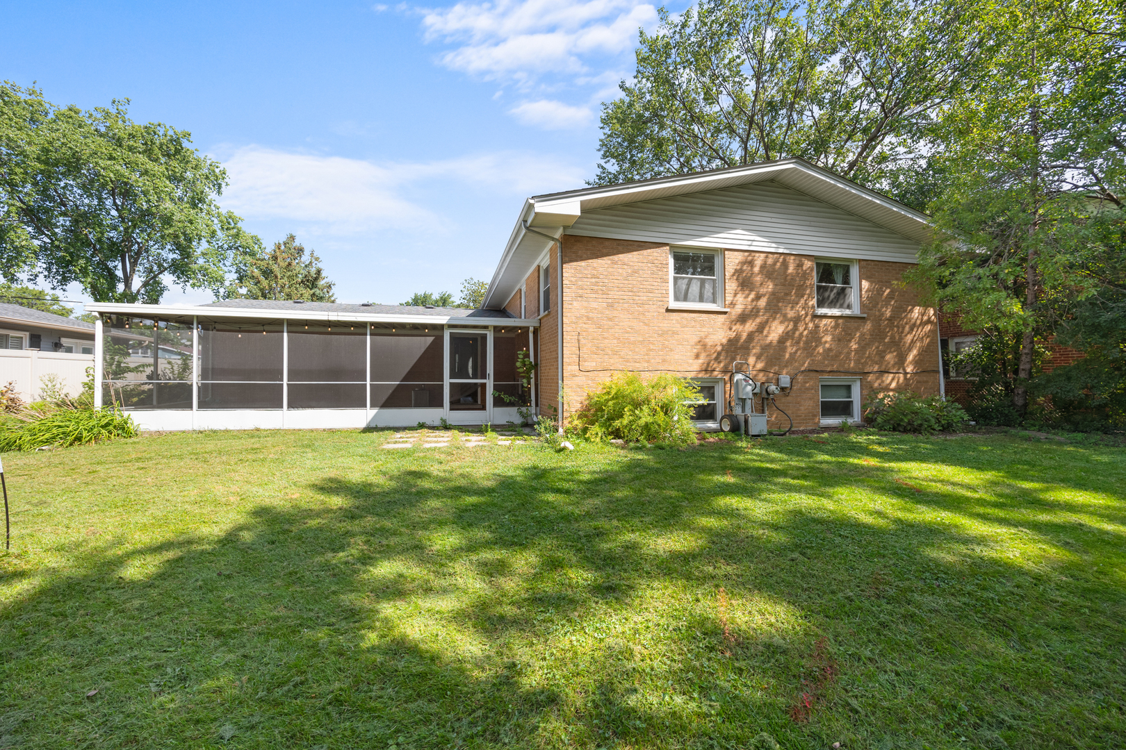 573 Maple Avenue, Lisle, IL 60532