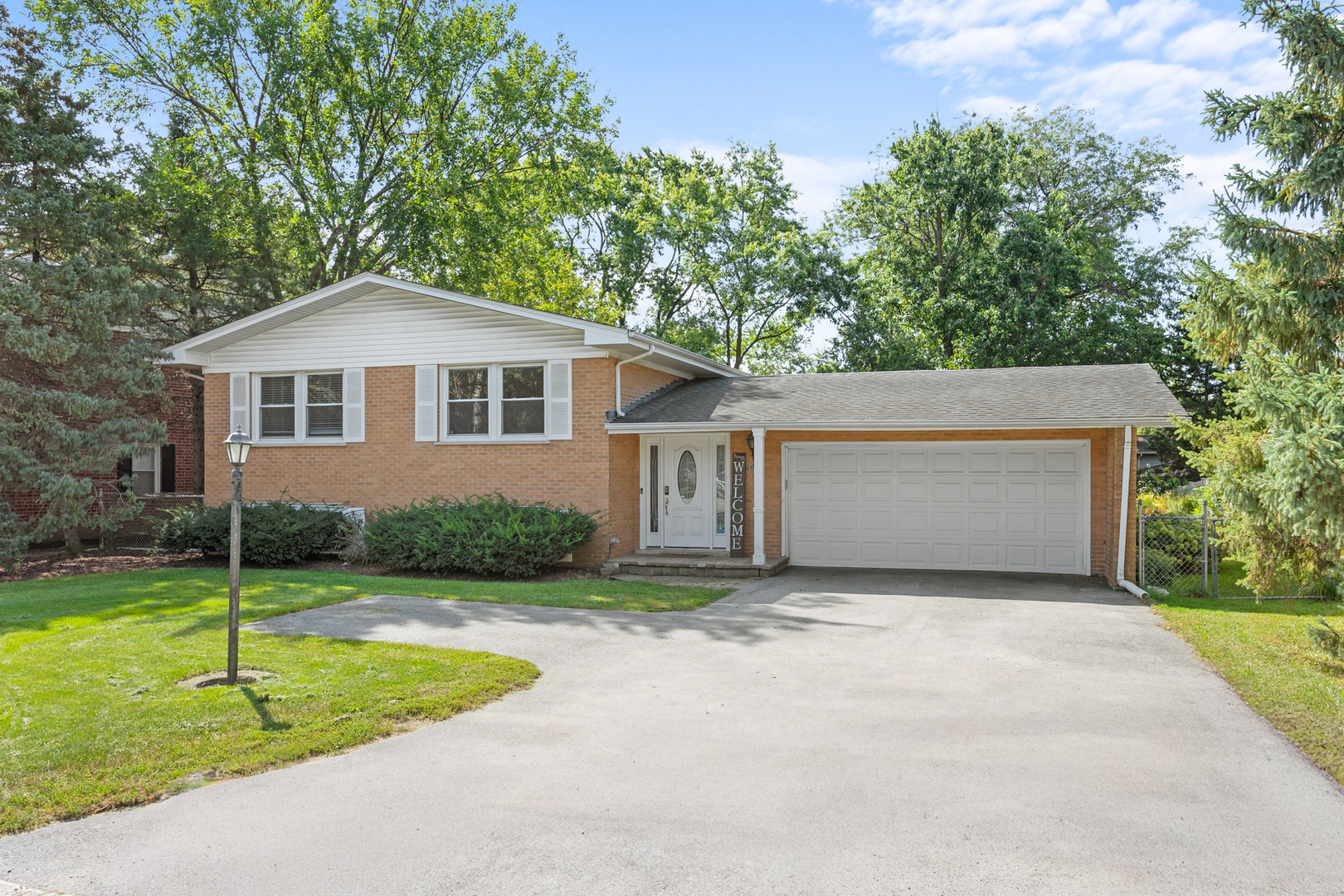 573 Maple Avenue, Lisle, IL 60532