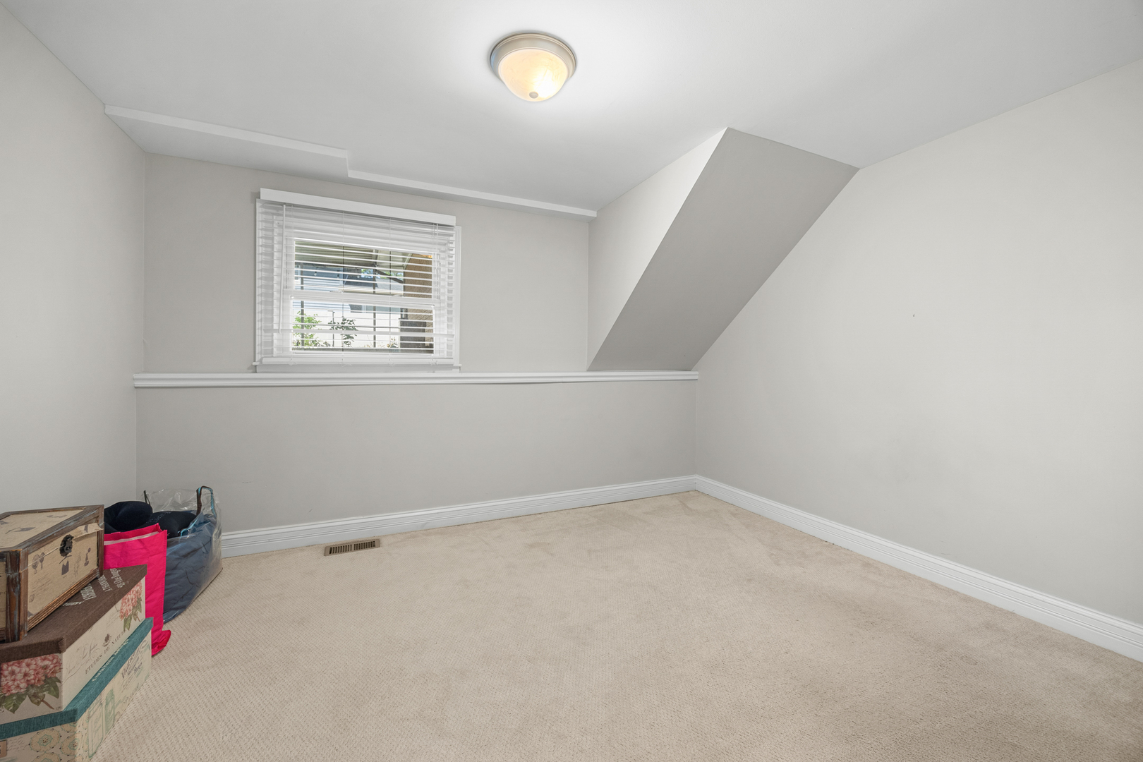 573 Maple Avenue, Lisle, IL 60532