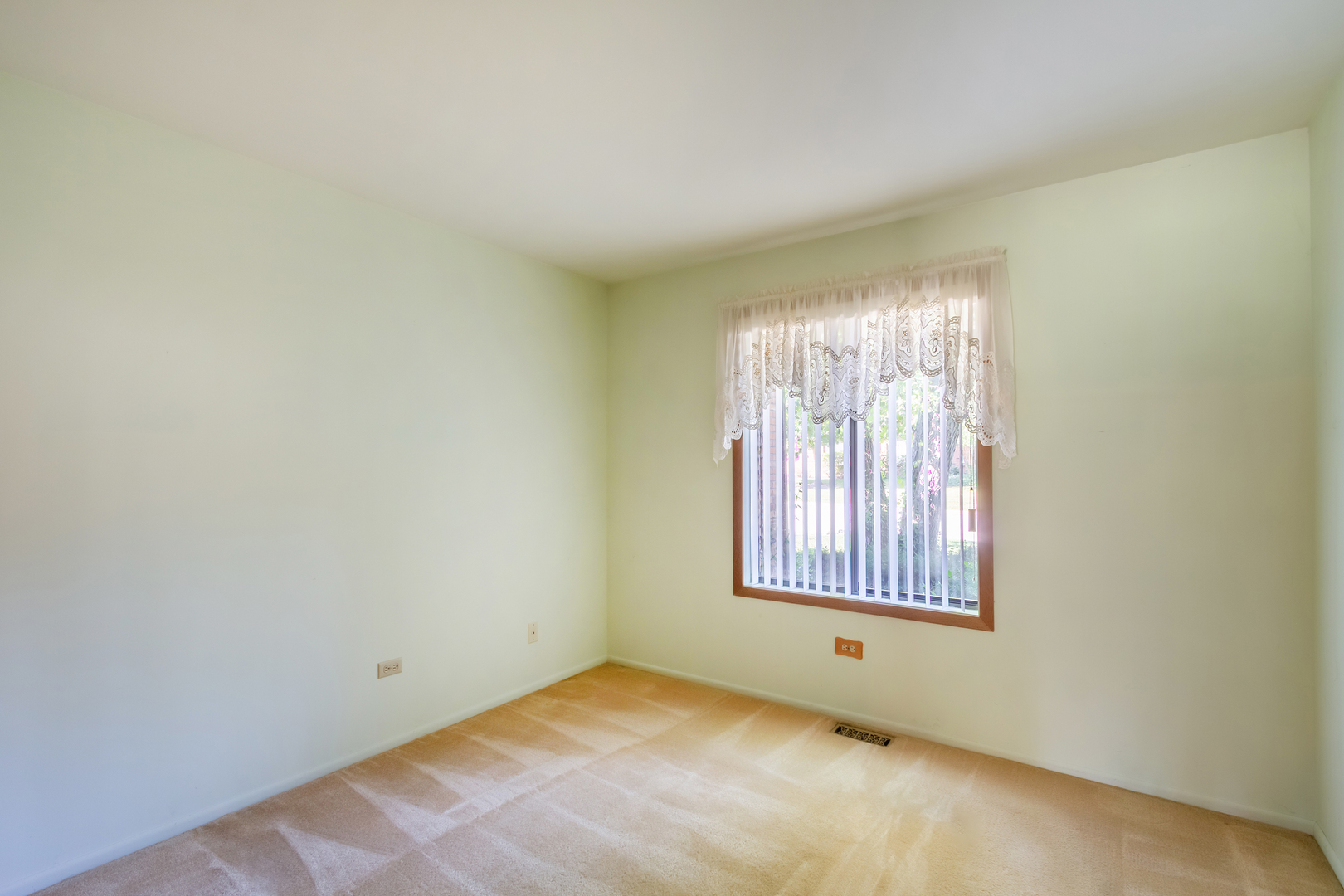 1405 Creekside Court #B, Elgin, IL 60123