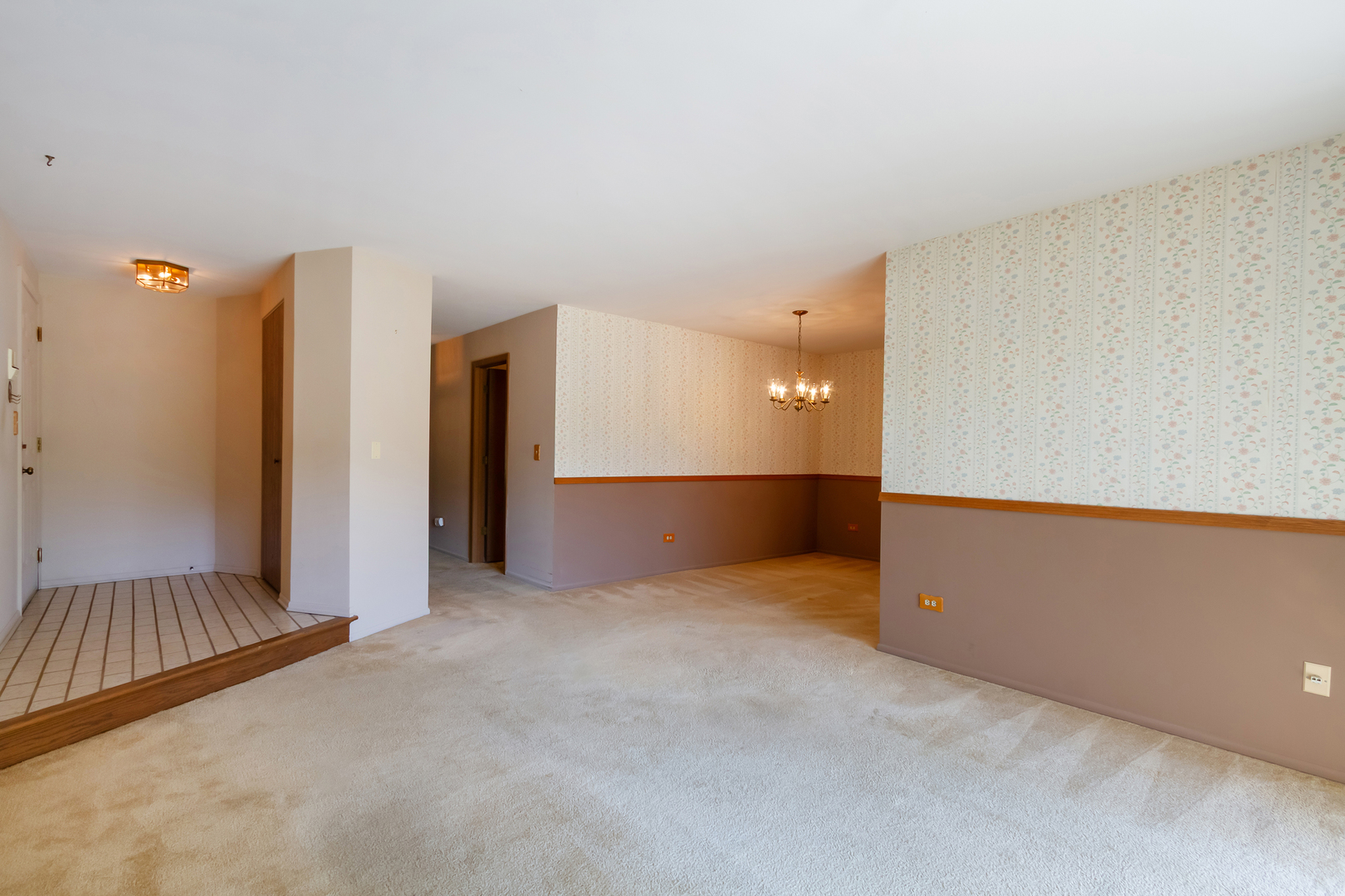 1405 Creekside Court #B, Elgin, IL 60123