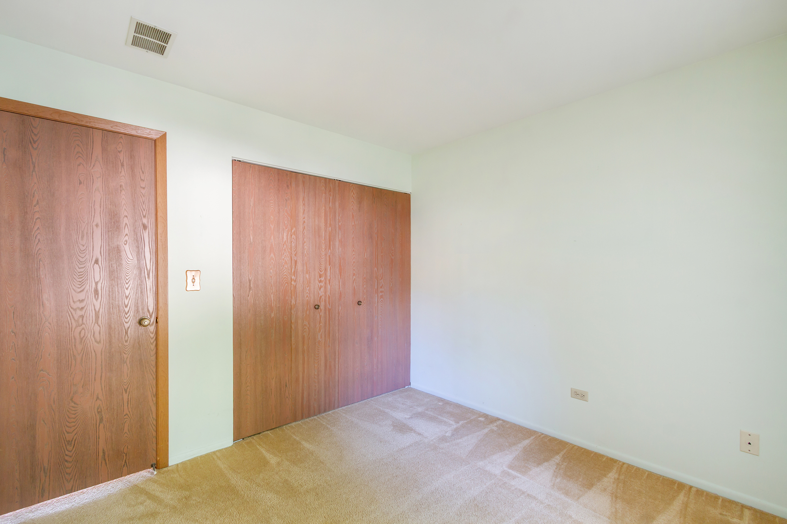 1405 Creekside Court #B, Elgin, IL 60123