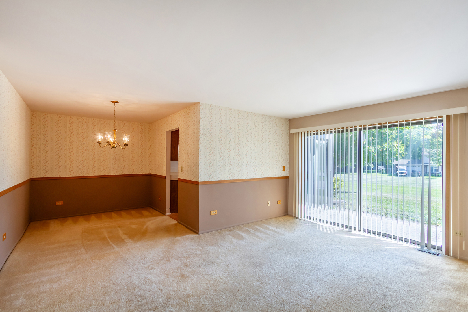 1405 Creekside Court #B, Elgin, IL 60123