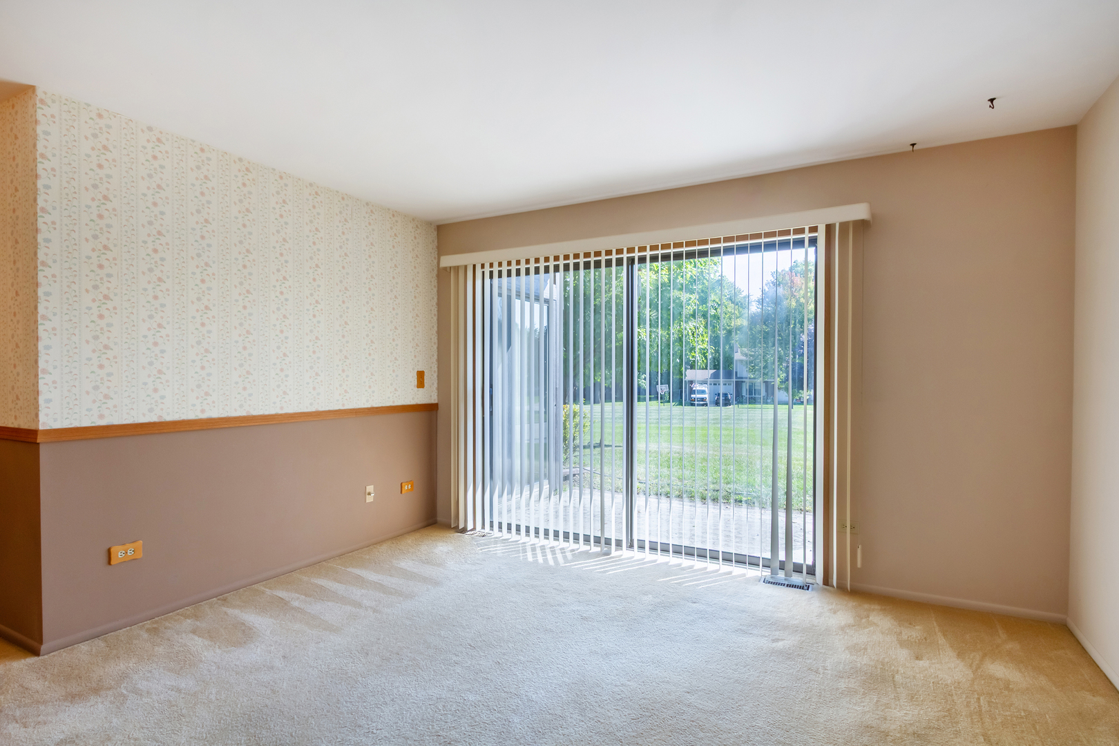 1405 Creekside Court #B, Elgin, IL 60123