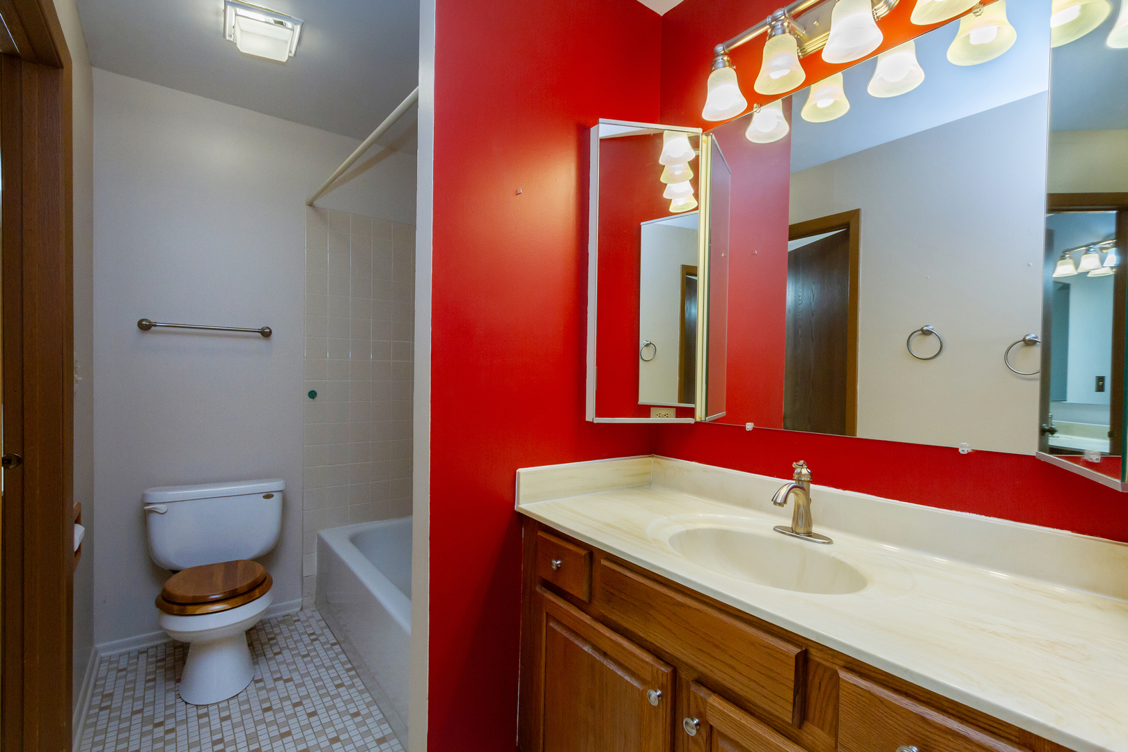 1405 Creekside Court #B, Elgin, IL 60123