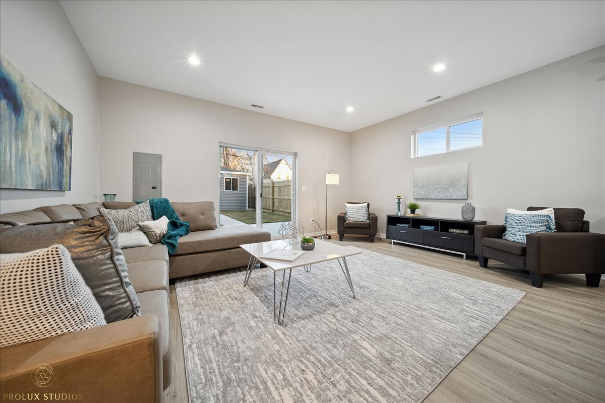 530 E 44TH Place, Chicago, IL 60653