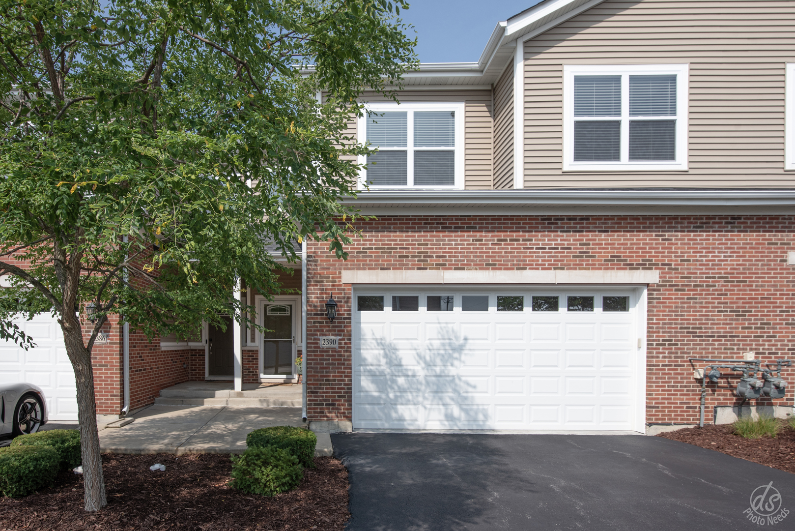 2390 N Newberry Lane, Palatine, IL 60074