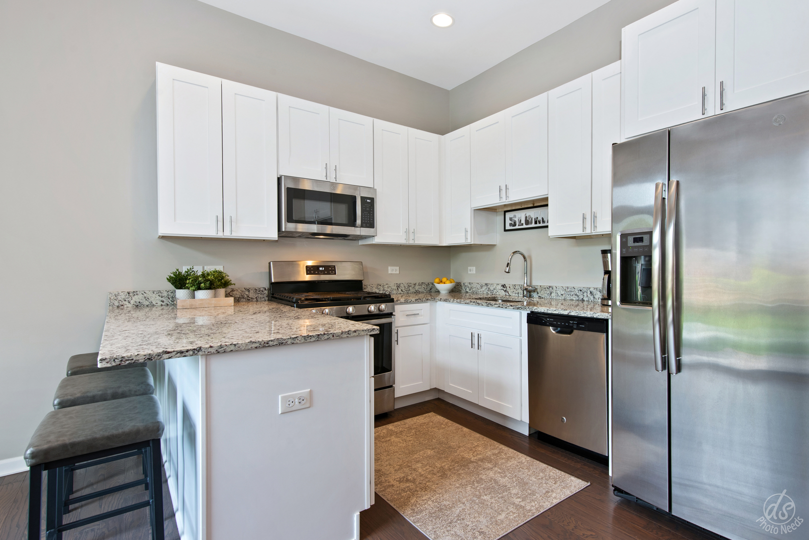 2390 N Newberry Lane, Palatine, IL 60074