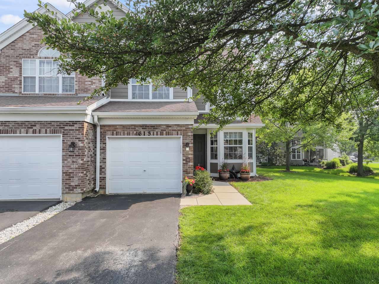 615 Kingsbridge Drive, Carol Stream, IL 60188