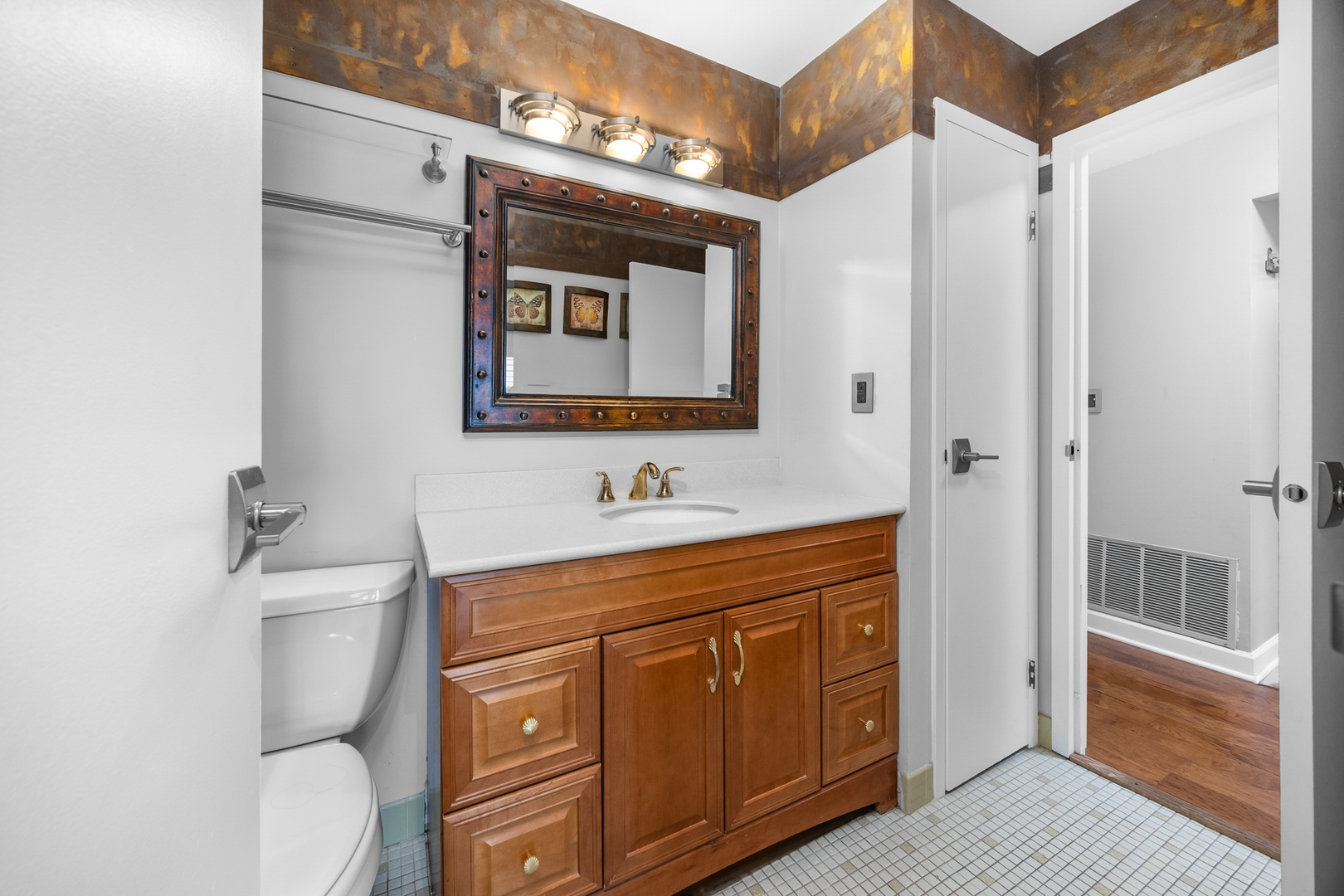 1727 W CRYSTAL Lane #403, Mount Prospect, IL 60056
