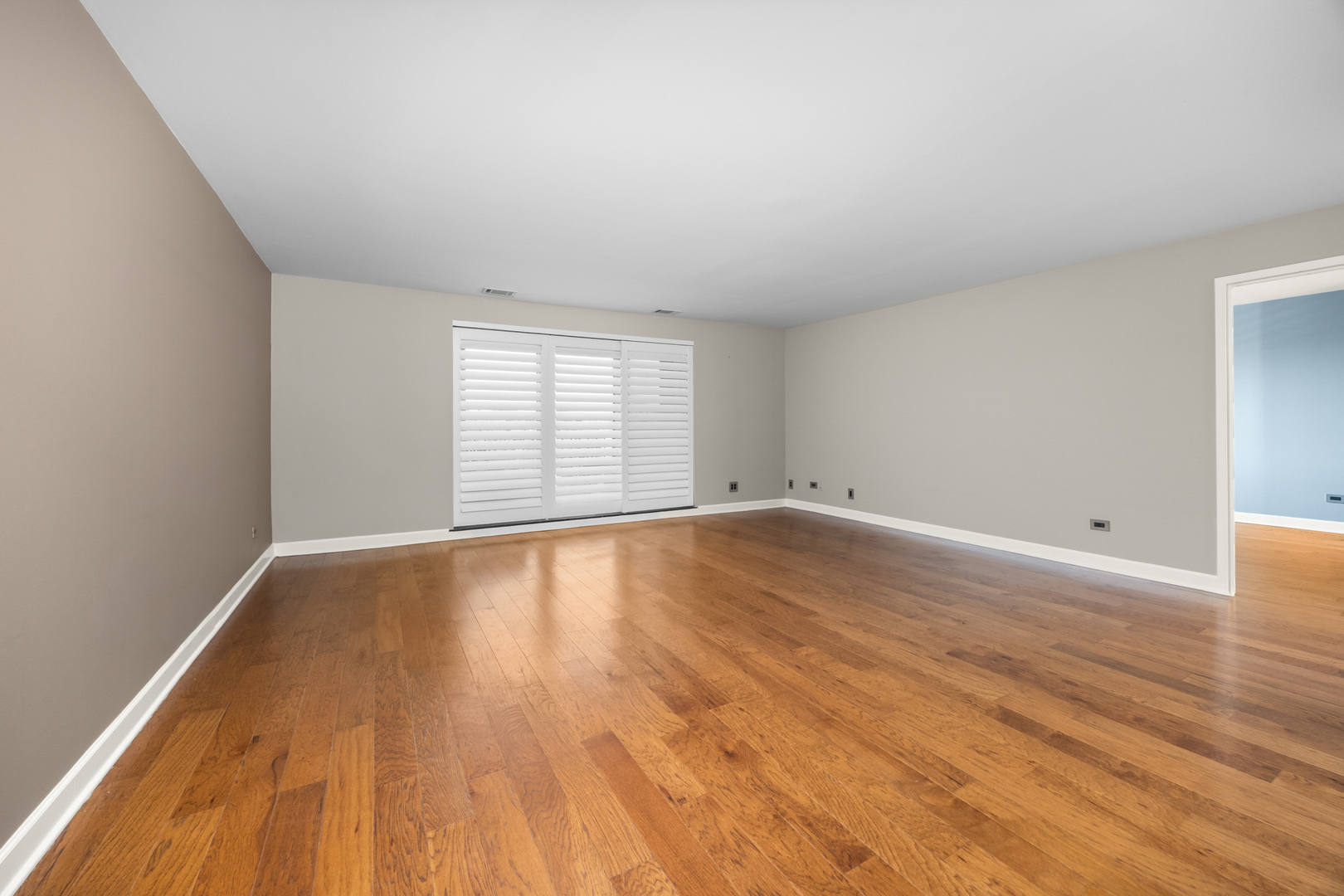1727 W CRYSTAL Lane #403, Mount Prospect, IL 60056