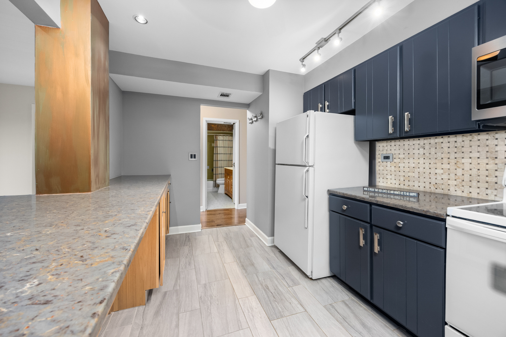 1727 W CRYSTAL Lane #403, Mount Prospect, IL 60056